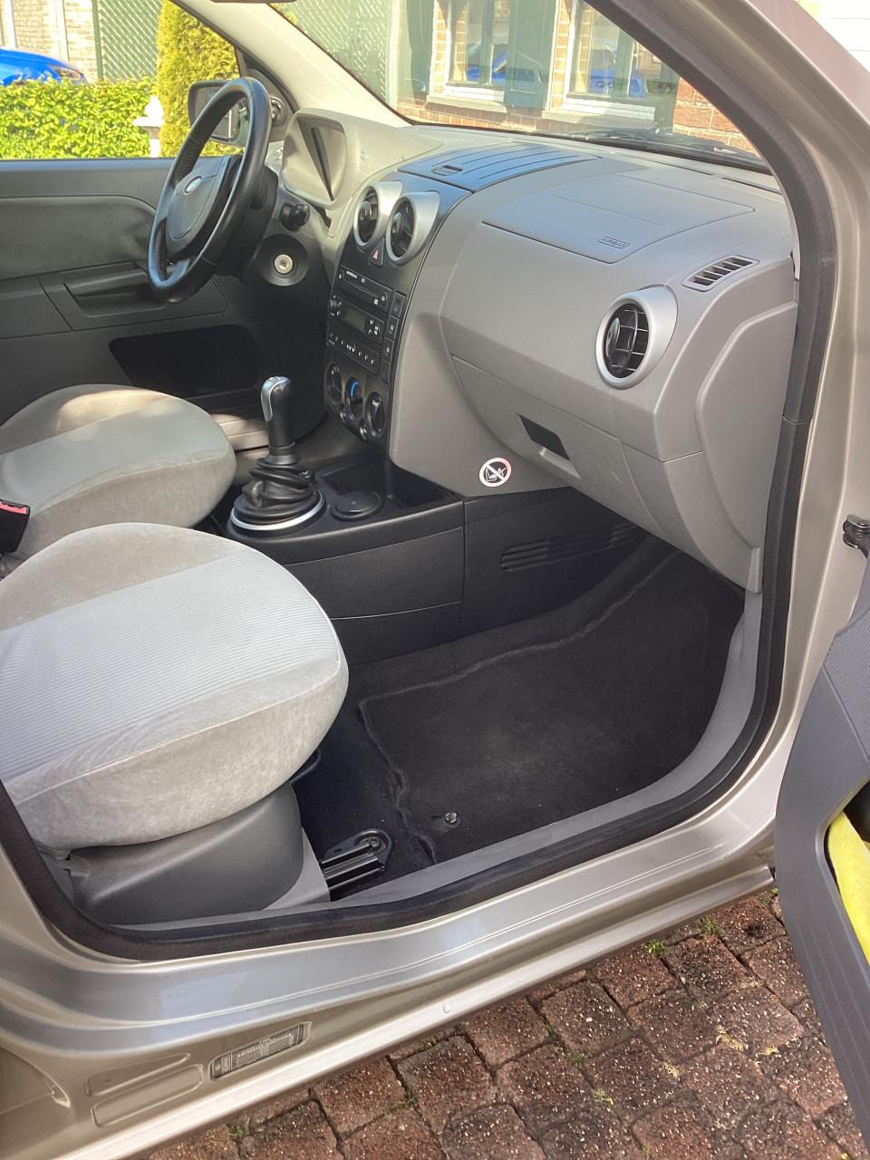 Ford Fusion Luxury 1.4 1.6V nieuwe APK en distributieriem en waterpomp