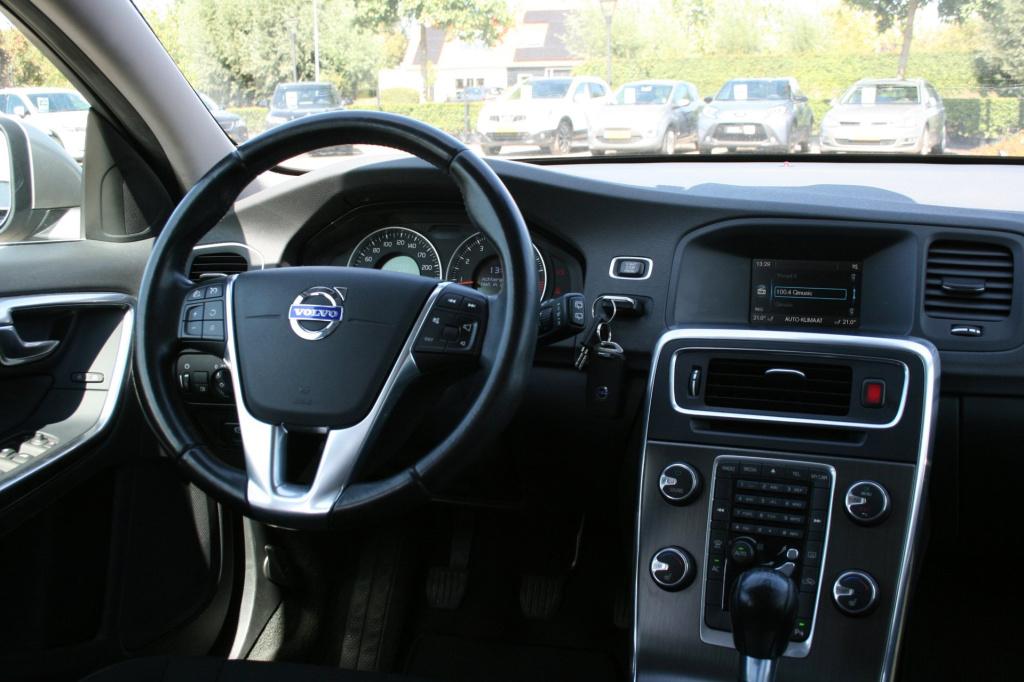 Volvo V60 1.6 t3 momentum / afn. trekhaak / cruise / pdc / stoelv.