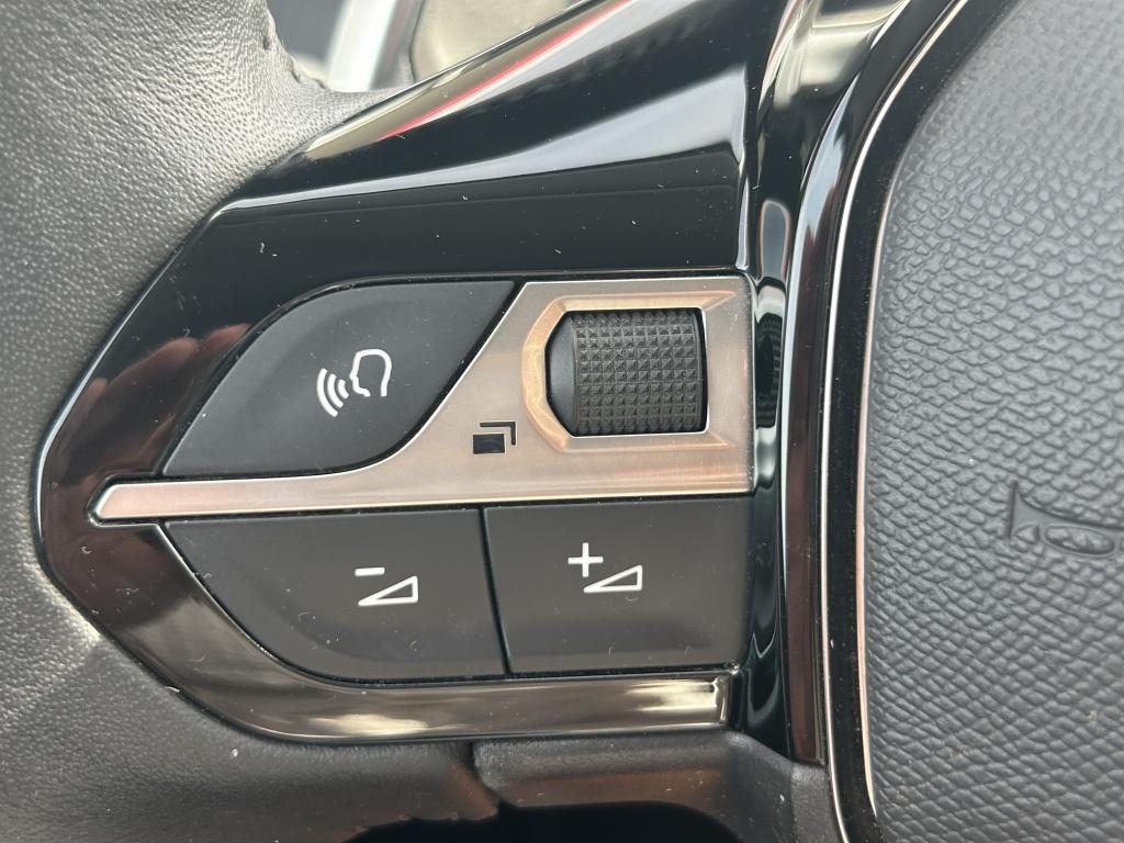 Peugeot 208 1.2 puretech 100pk eat8 allure pack 3d cockpit | apple carplay 