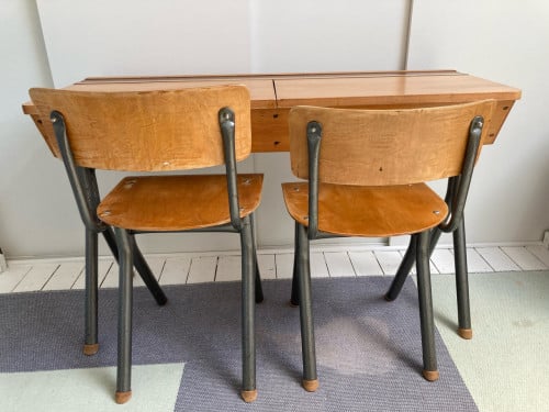 Superleuk vintage lessenaartje te koop!