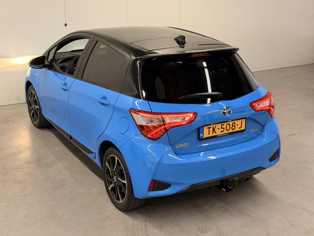 Toyota Yaris 1.5 hybrid skyblue edition