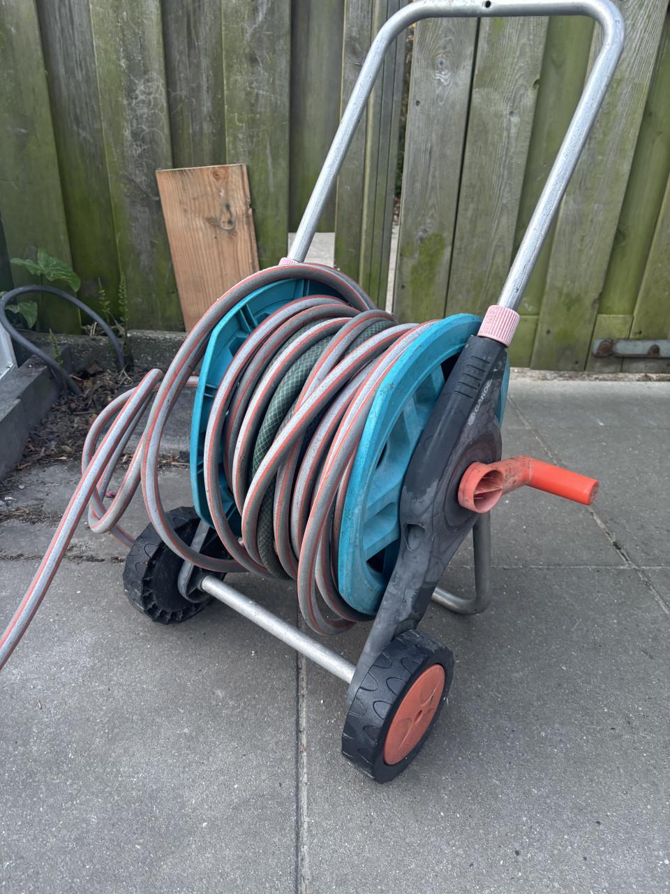 Dubbele tuinslang op haspel