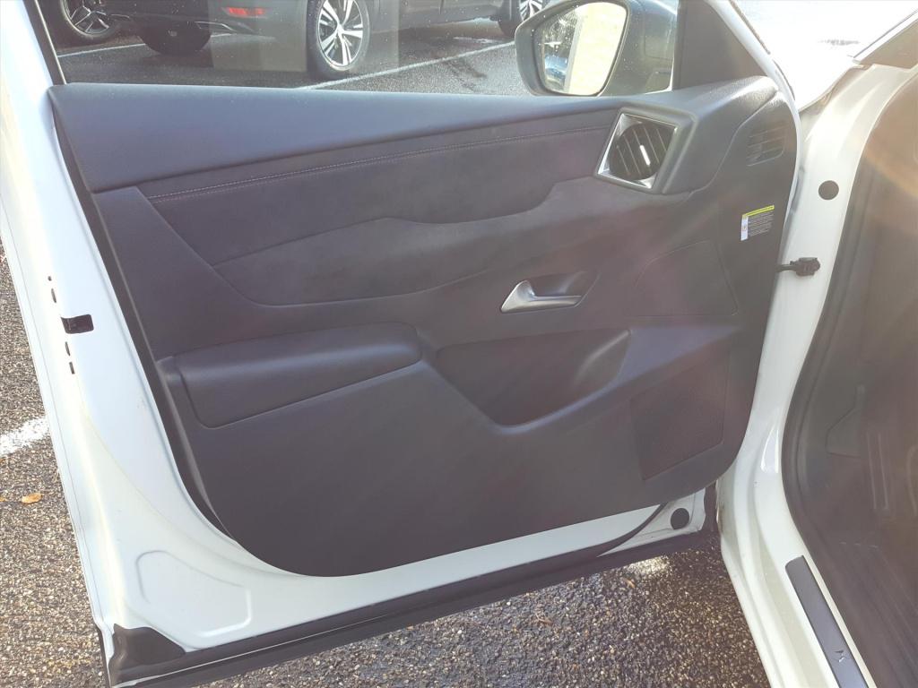 Ds Ds 3 crossback 1.2 puretech 100pk business | navi | bt | applecarplay & 