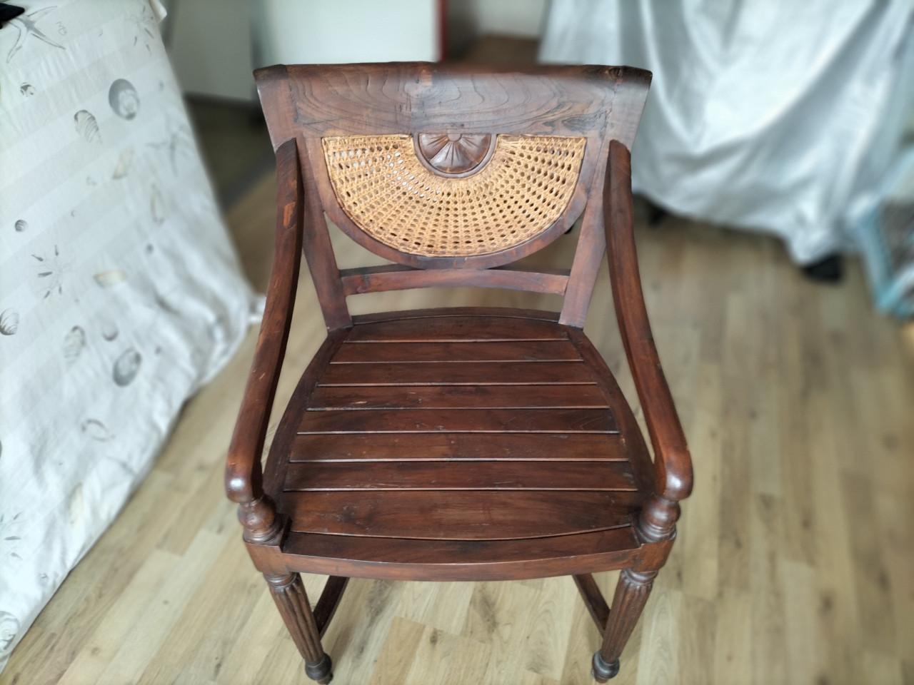 Te koop: 2 leuke Spaans uitziende stoelen