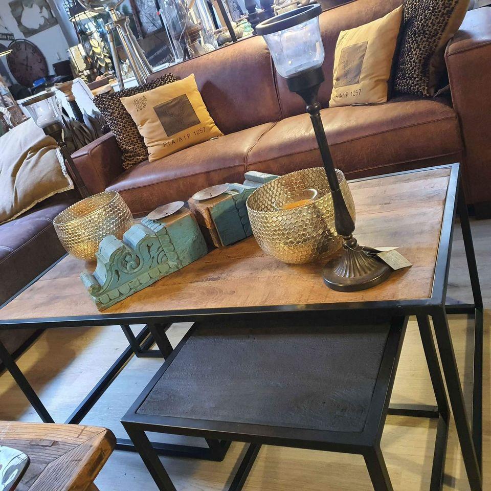 NACHTKASTJES MAAR OOK DEZE MOOIE 3 DELIGE SALONTAFELSET VOOR MAAR €239,-