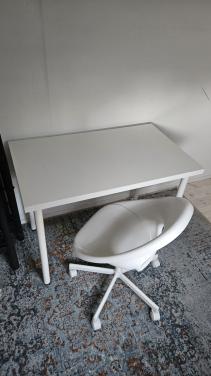 Stoel met bureau
