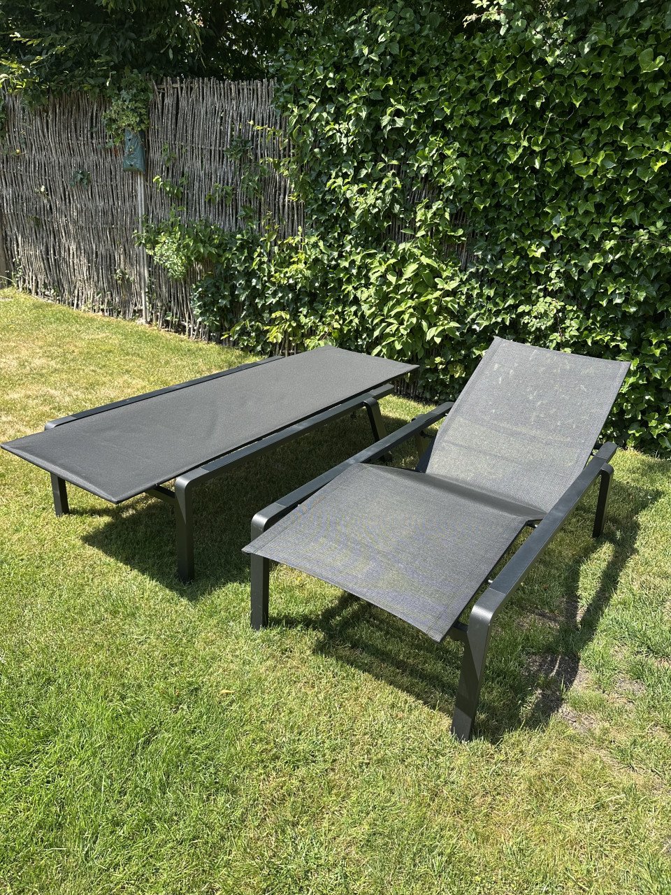 2 Luxe Sun Loungers- terras ligbedden- Royal Botania Alura