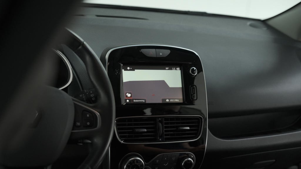 Renault Clio estate tce 90 intens | trekhaak | navigatie | parkeersensoren 