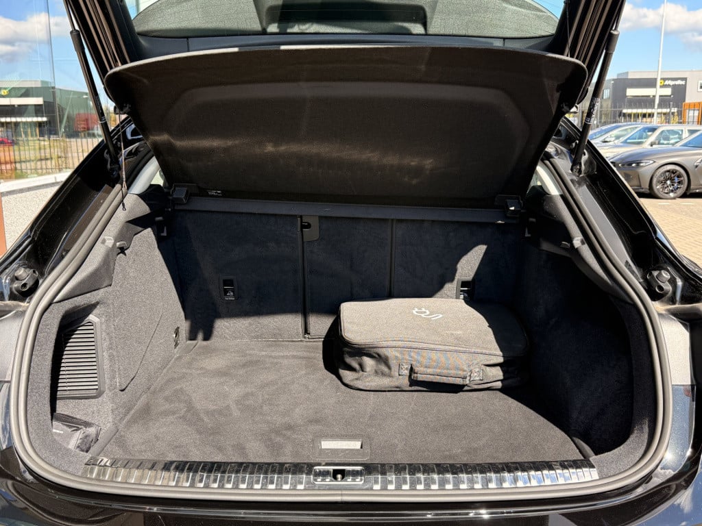 Audi Q3 sportback 45 tfsi e s-line | phev | matrix | stoelverwarming | digi