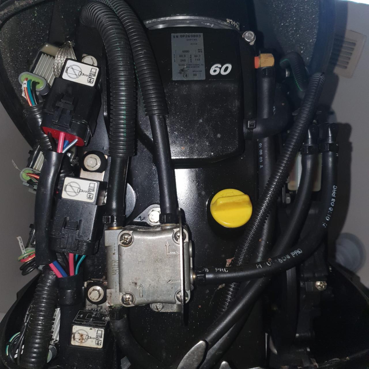 Quicksilver pilothouse 560 met 60 pk mercury + trailer bouwjaar 2003