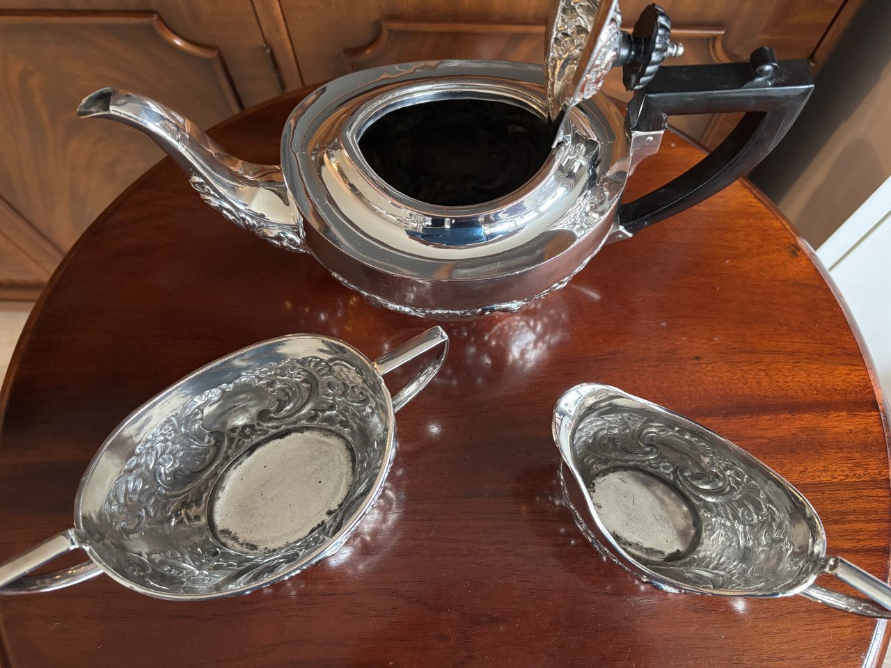 “DE MONTFORT”  VERZILVERD KOFFIE/THEE SERVIES