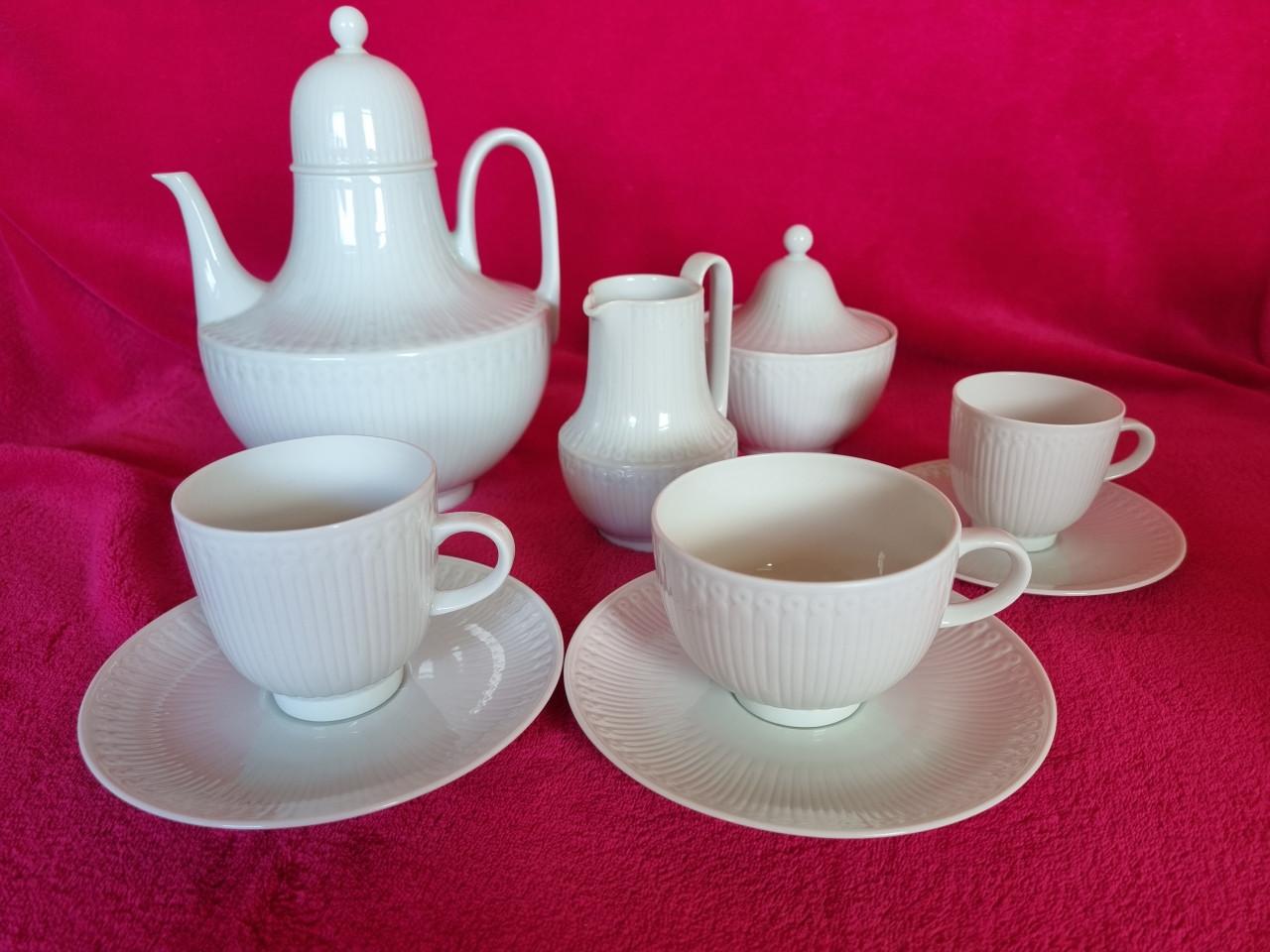 28 porseleinen kop en schotels