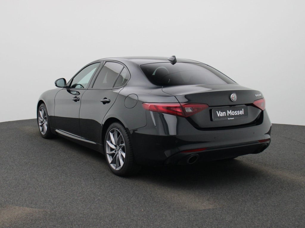 Alfa Romeo Giulia 2.0t sprint | lmv | automaat | parkeer sensoren | camera 