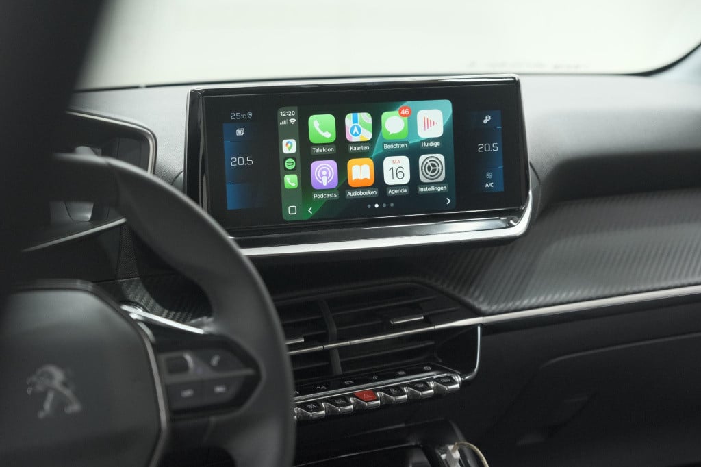 Peugeot 208 puretech 100 allure | camera | navigatie | parkeersensoren | ap