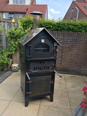 Italiaanse houtoven