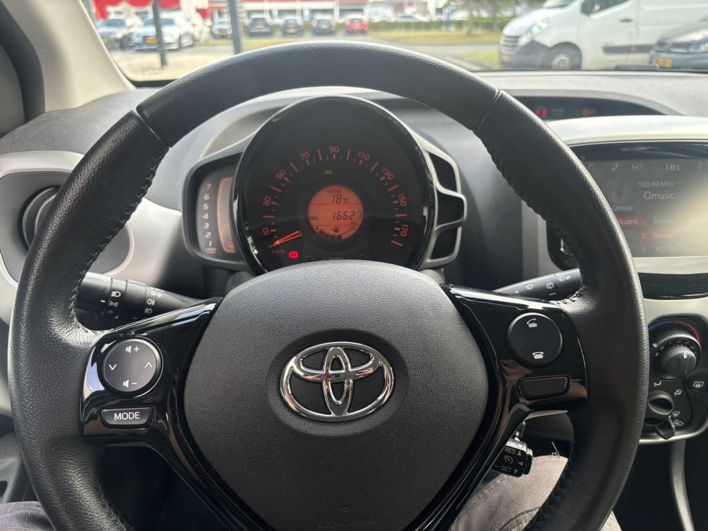 Toyota Aygo 1.0 vvt-i x-play // 1e eigenaar // 16.000km! //