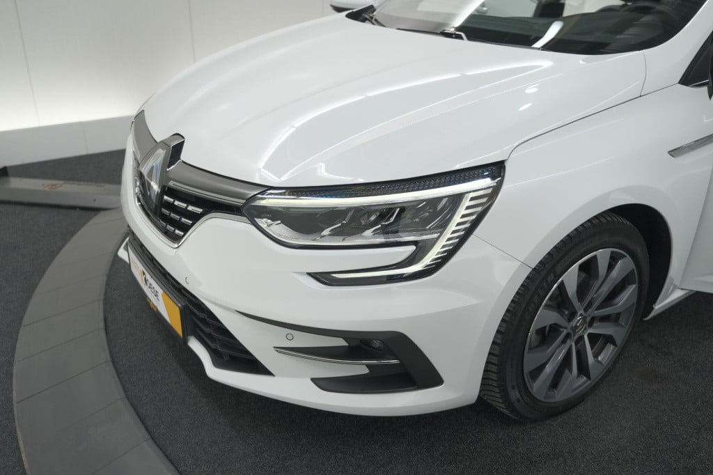 Renault Megane tce 140 edc techno | trekhaak | camera | navigatie | 9.3 inc