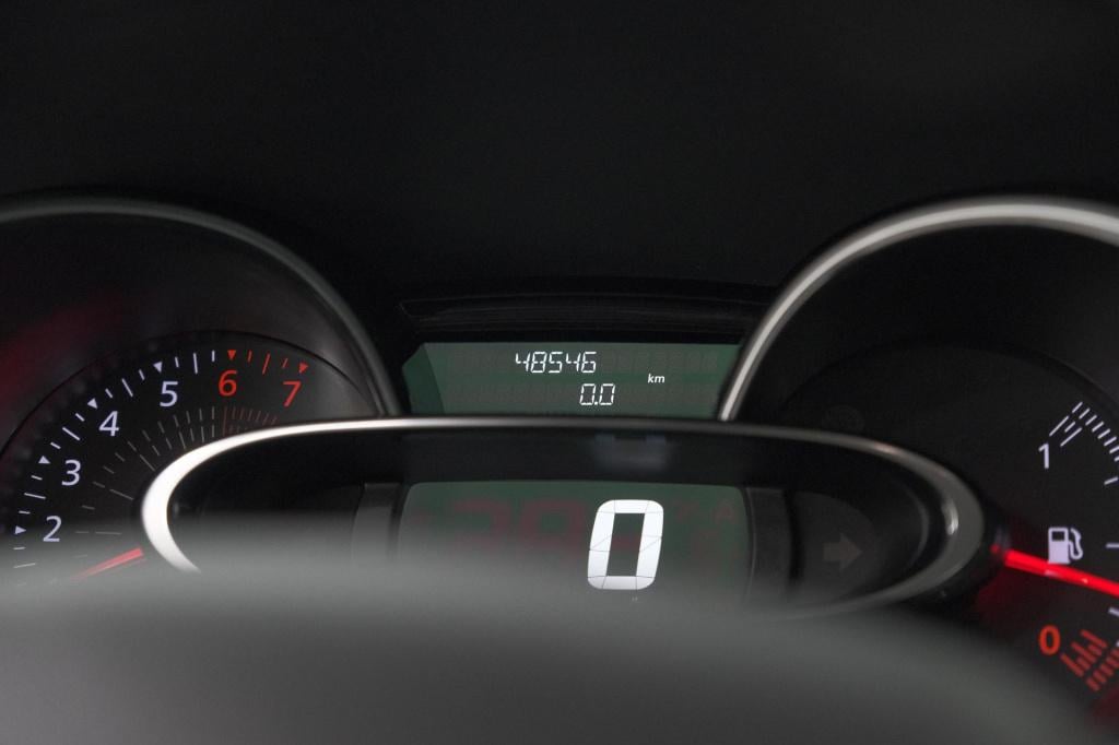 Renault Clio estate tce 90 intens | navigatie | parkeersensoren | climate c