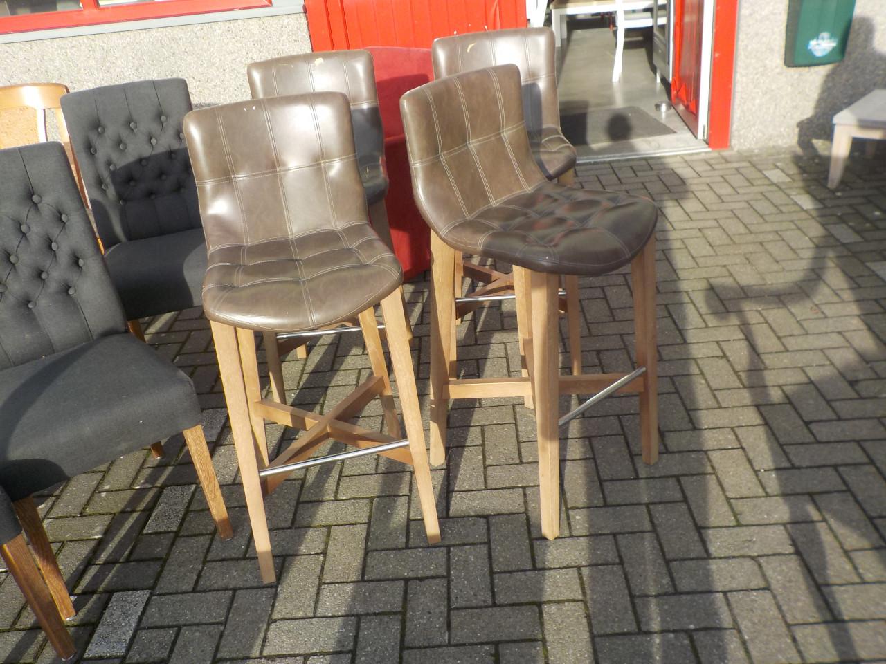 4 stevige barkrukken setprijs opruimprijs 65 euro