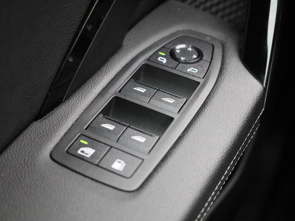 BMW X1 xdrive25e | automaat | lmv | parkeer sensoren | virtual cockpit | ca