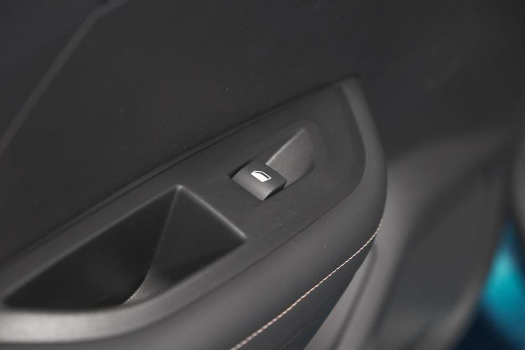 Peugeot 2008 puretech 100 allure | apple carplay | parkeersensoren | climat