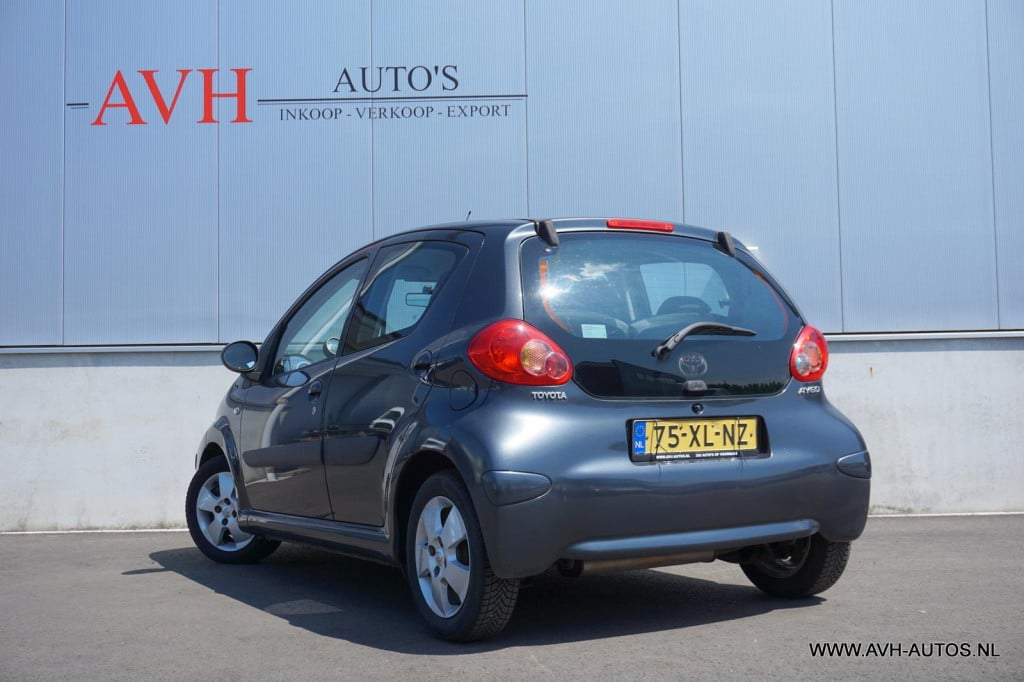 Toyota Aygo 1.0-12v sport