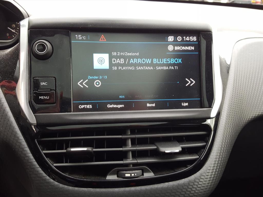 Peugeot 2008 1.2 puretech 110pk signature automaat eat6 navigatie | trekhaa