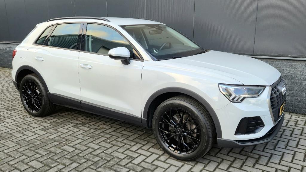 Audi Q3 45 tfsi e edition