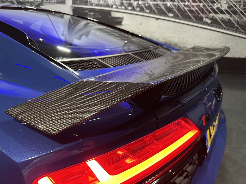 Audi R8 5.2 performance quattro 620pk *btw*b&o*keramisch*bucket seats*carbo