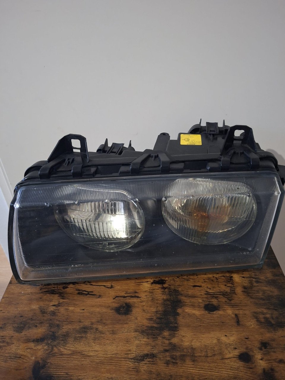 BMW E36 SEDAN KOPLAMP LINKS