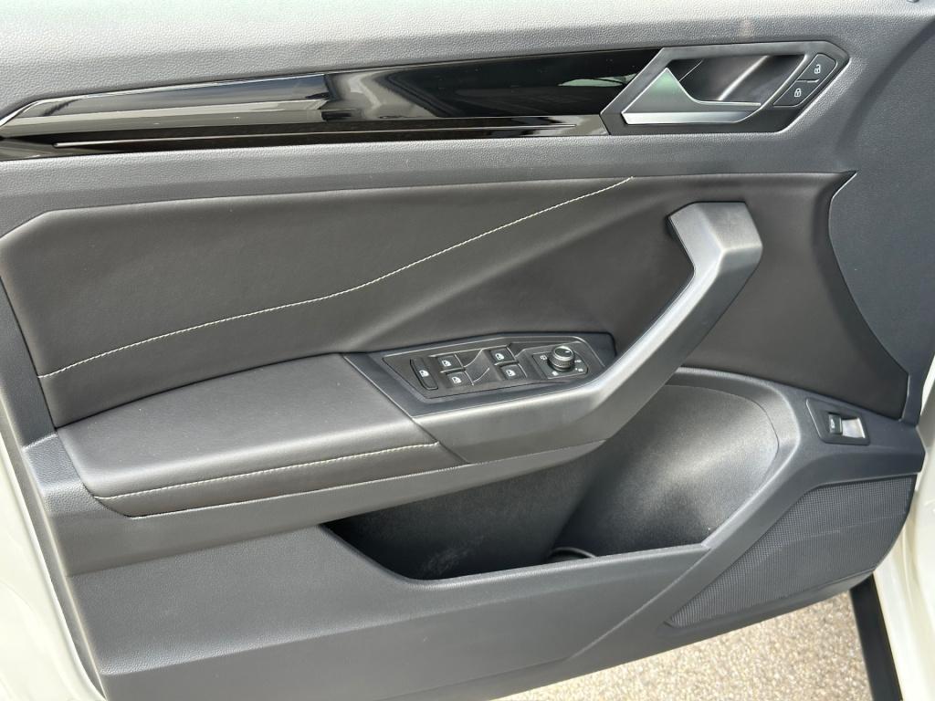 Volkswagen T-roc 1.5 tsi 150pk dsg r-line | trekhaak | camera | keyless | e