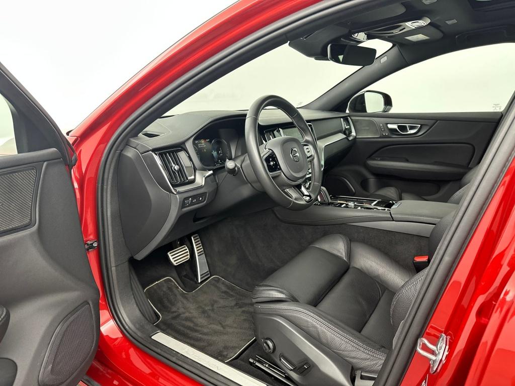 Volvo V60 t8 390pk recharge r-design| pano| 360camera| hud| adap.cruise