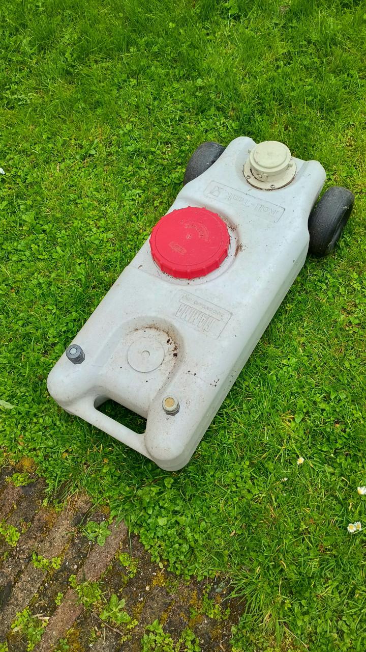 Fiamma vuil water roll tank