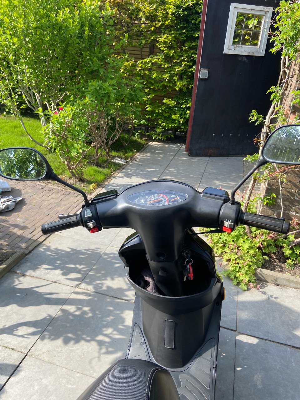 Scooter peugeot v-clic (blauw kenteken)