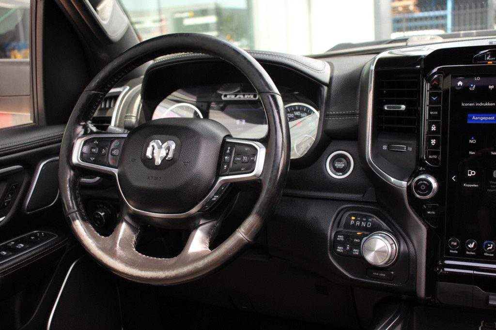 Dodge Ram 1500 5.7 v8 4x4 crew cab laramie verhoogd | harman kardon | leder