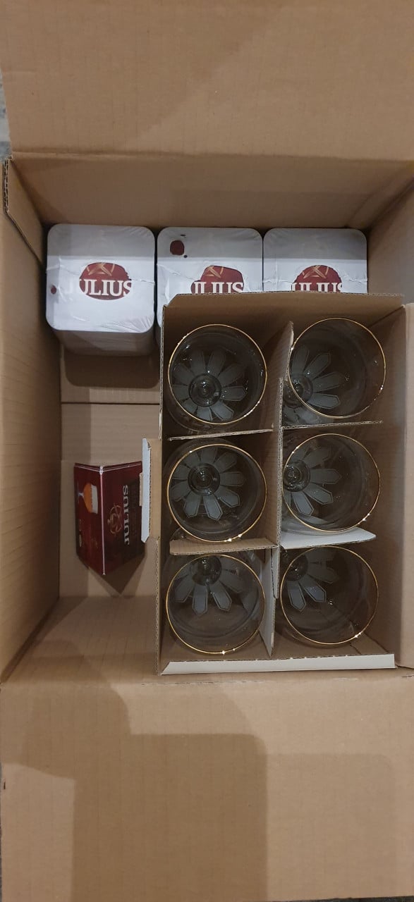 6 Julius bierglazen + 300 viltjes + 8 plastic tafelkaartjes Promo