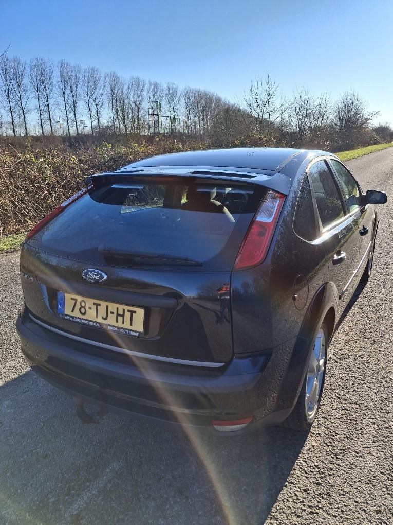 Ford Focus  1.6-16v Futura