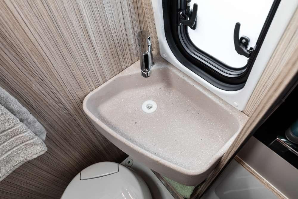 Elnagh E-Van Duo Premium - Automaat - Lengtebedden - 2024