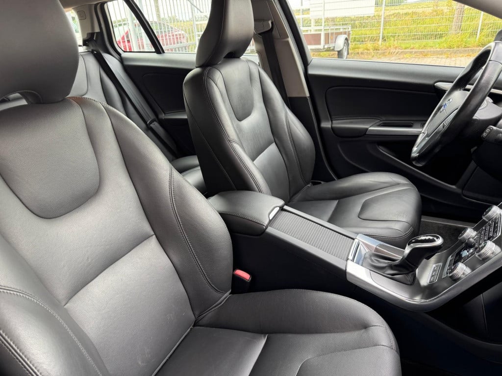Volvo V60 2.4 d6 tw.en. r-des. automaat