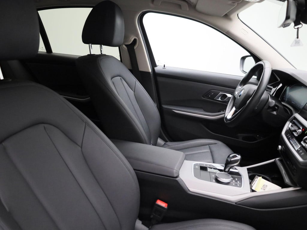 BMW 3-serie 330e high executive | automaat | lmv | navigatie | ledere | par