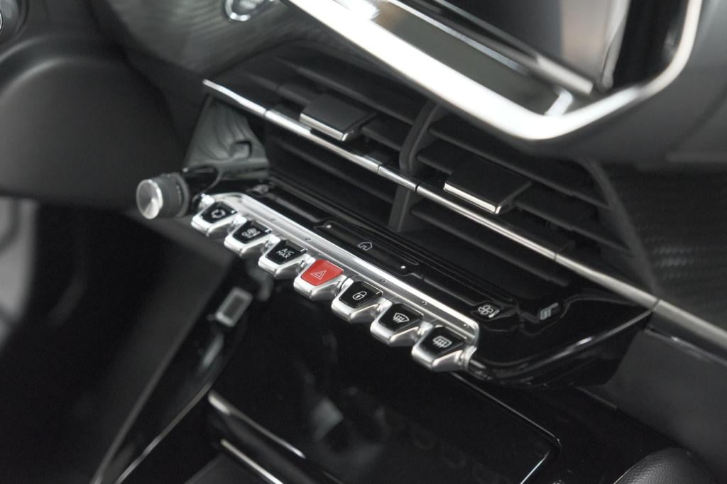 Peugeot 2008 puretech 130 eat8 allure | 360 camera | allseason banden | ada