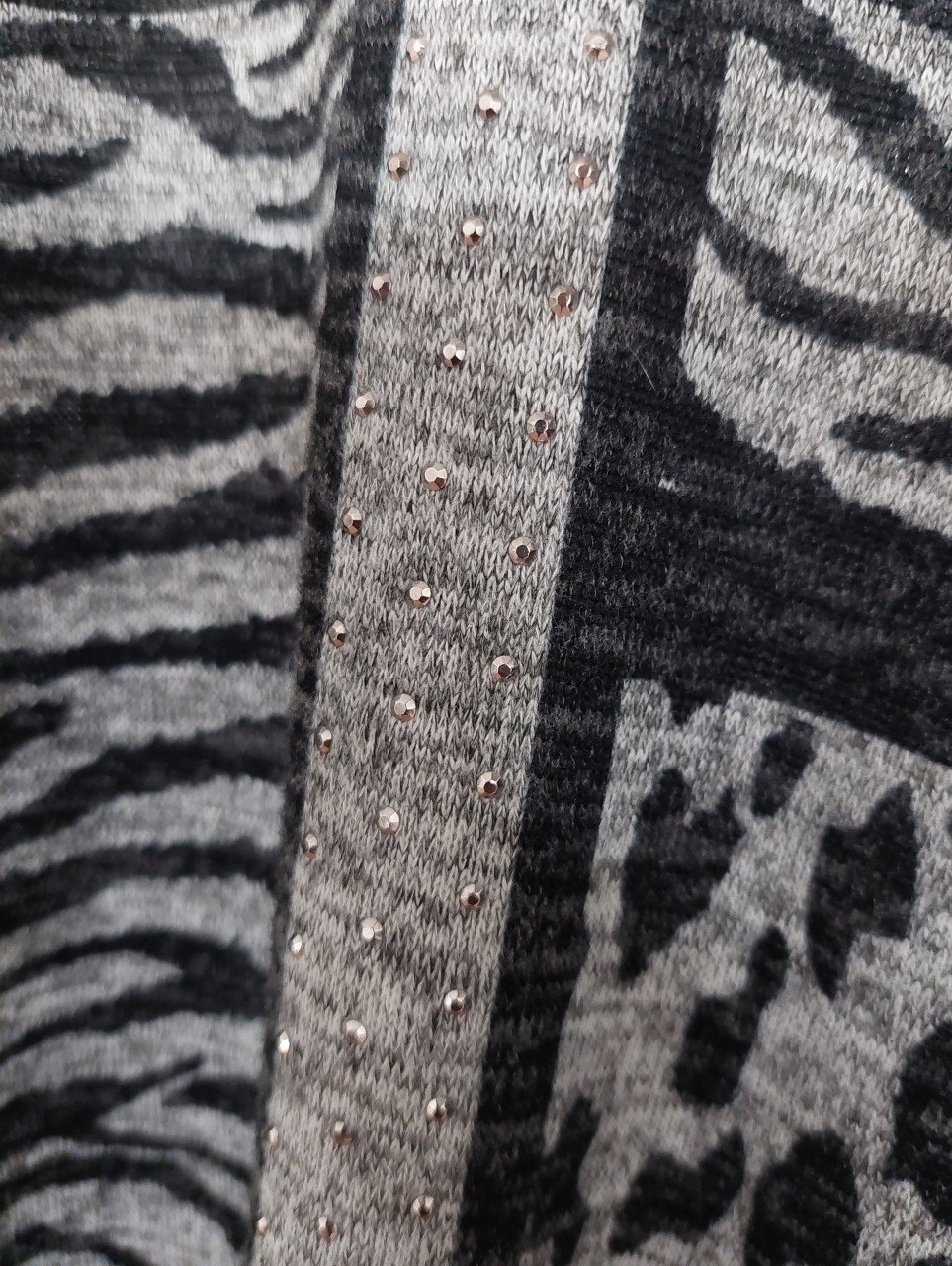 2 damestruien mt M panter/luipaardprint/ roze& grijs