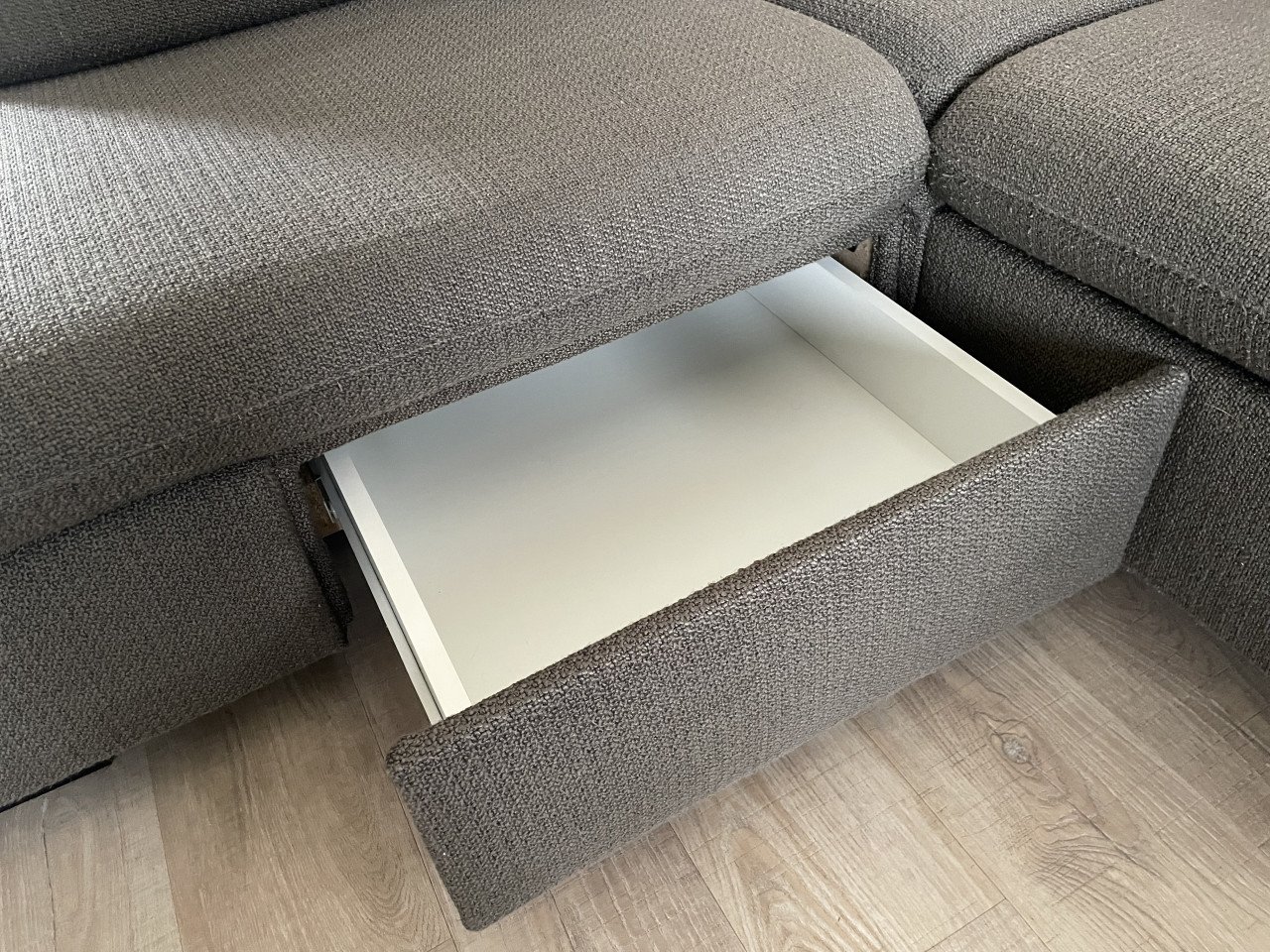 Hoek bankstel en stoelen