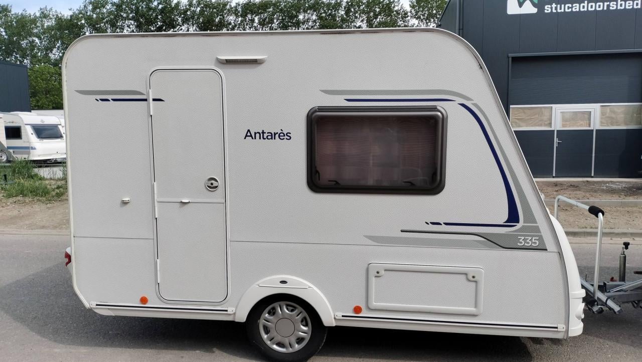 Caravelair 335 (2016!!!) met voortent