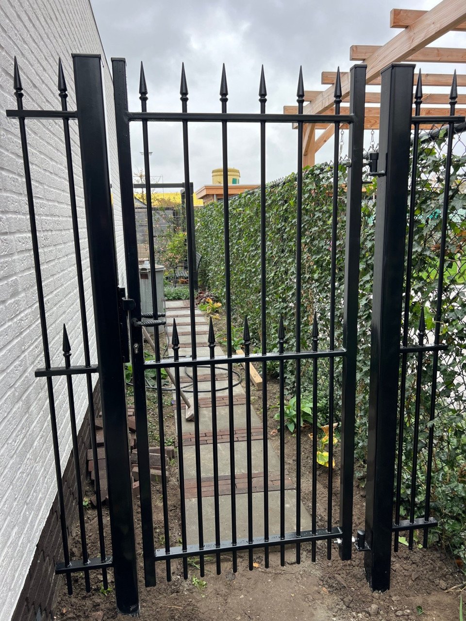 Maatwerk in Hekwerken en Inrijpoorten.