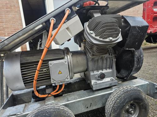 Atlas Copco SLE75 compressor