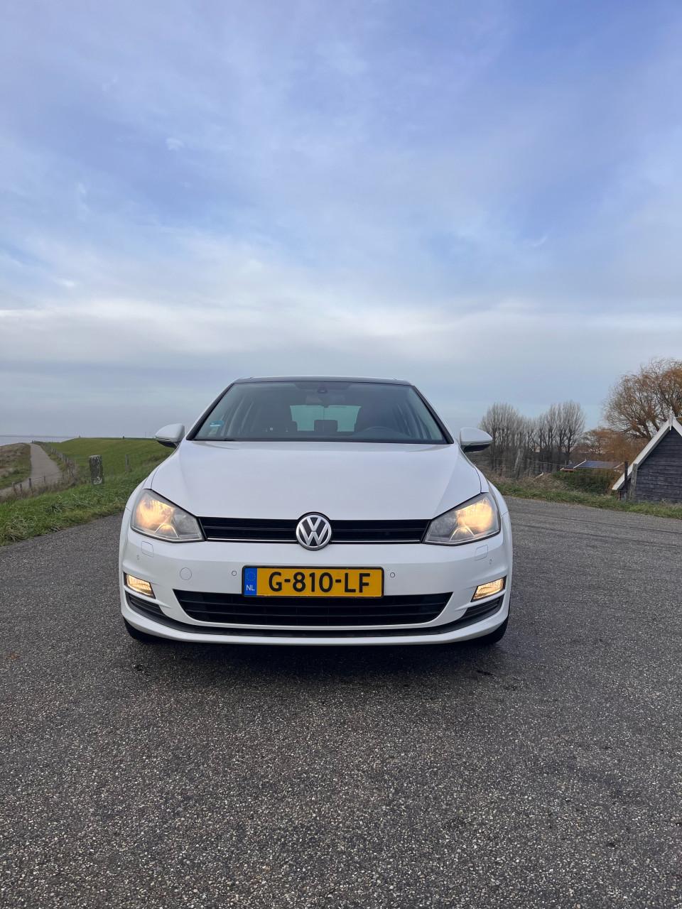 Volkswagen Golf 1.2 TSI Parelmoer Wit met panorama schuifdak