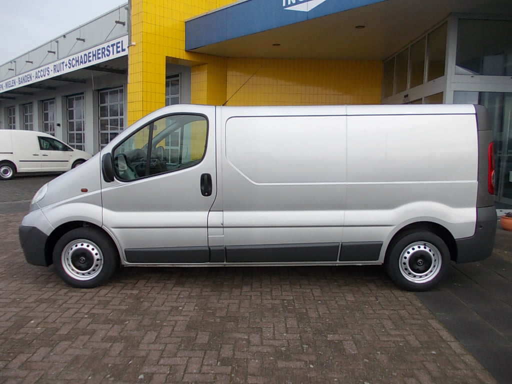 Opel Vivaro 2.0 cdti l2h1 airco, trekhaak 163000 km!!