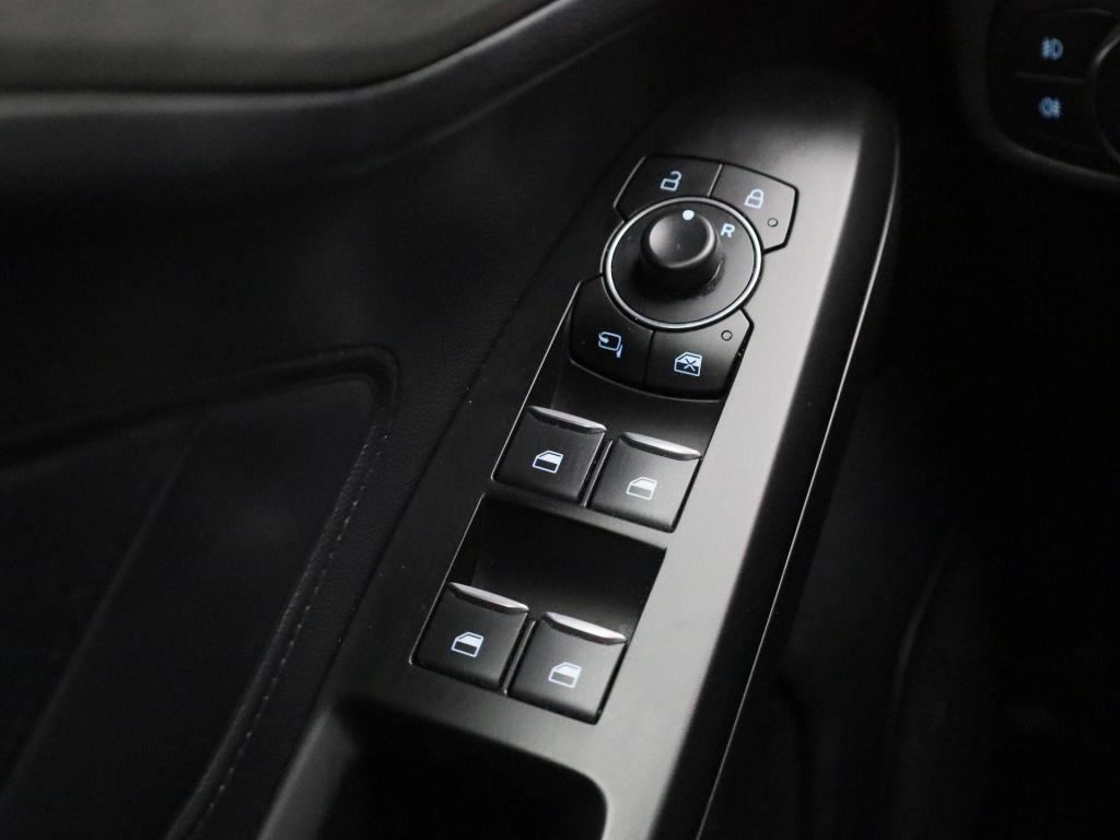 Ford Focus wagon 1.0 ecoboost hybrid titanium navigatie | pdc | apple carpl