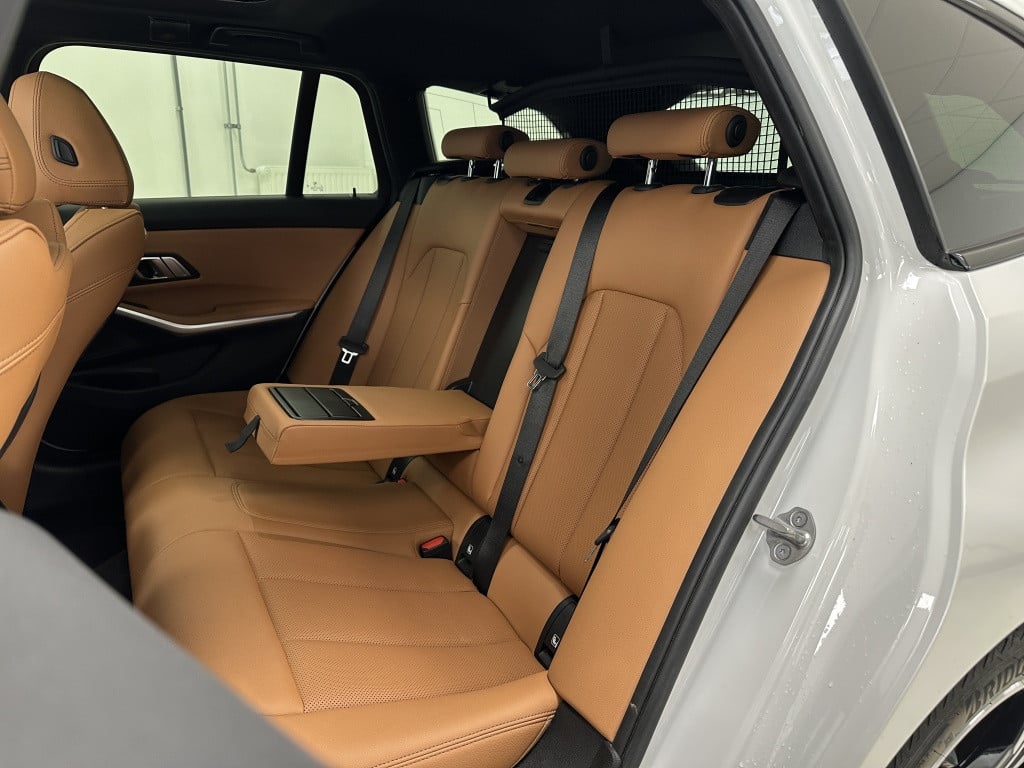 BMW 3-serie touring 330e xdrive m-sport | panoramadak | cognac | head-up-di